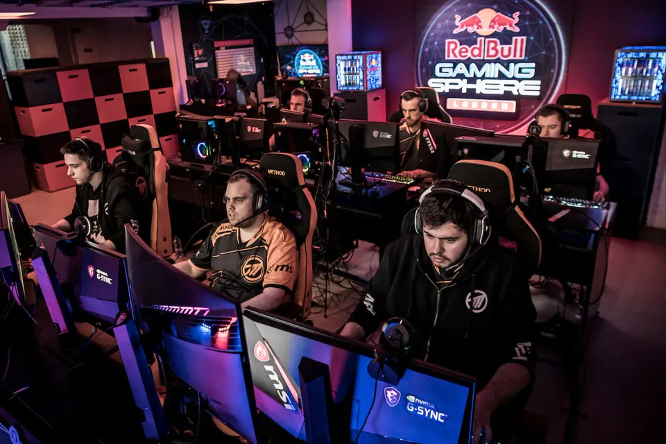 Method team in jerseys on an esports stage
