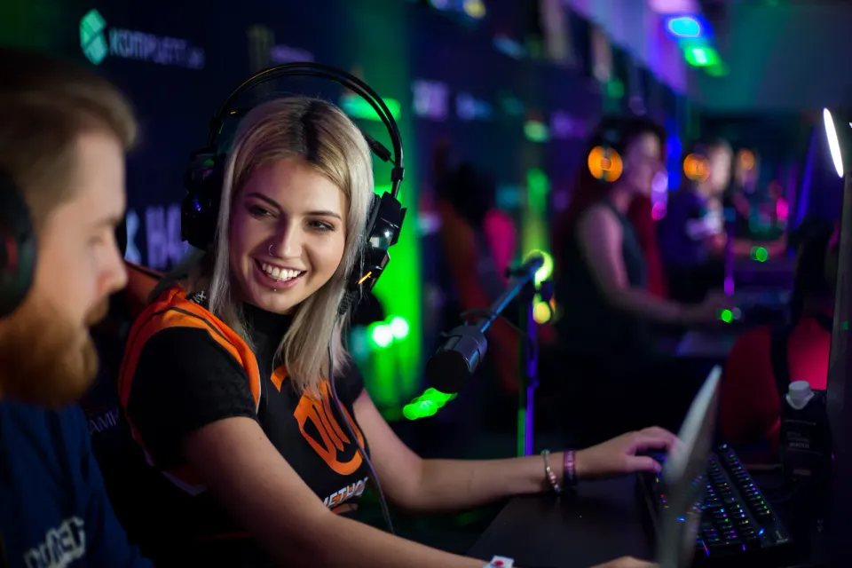 Method player in the team jersey at a gaming setup